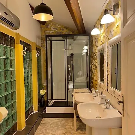 Le Petit Clos فندق مبيت وإفطار 3*