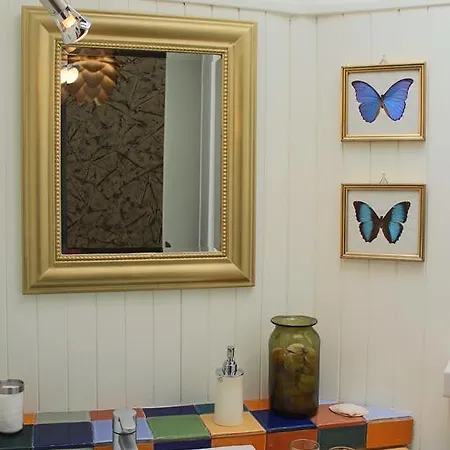 Le Petit Clos Bed & Breakfast *