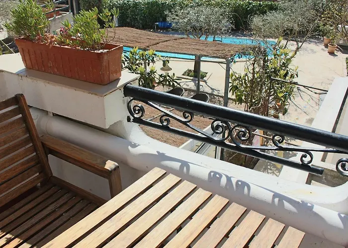 Le Petit Clos فندق مبيت وإفطار 3*